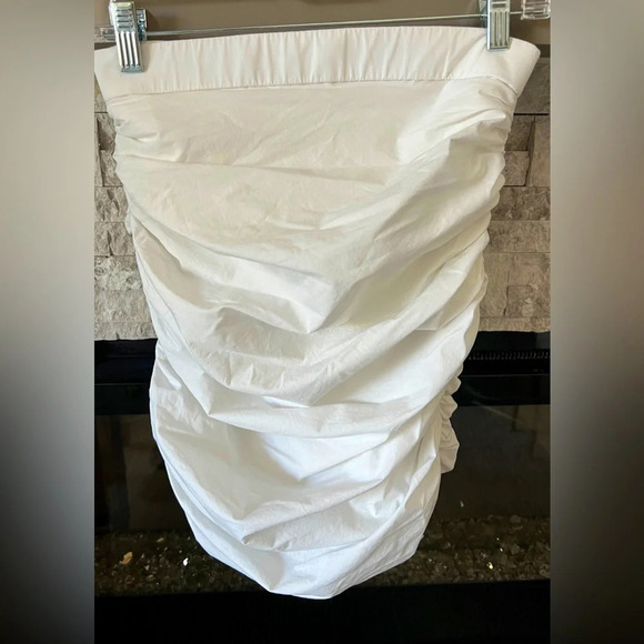 Aritzia Babaton size 4 strapless ruched white top size Small - Picture 1 of 6